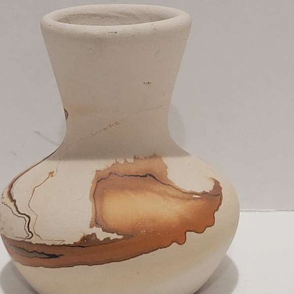 Nemadji Indian clay pottery bud vase - Picture 5 of 9